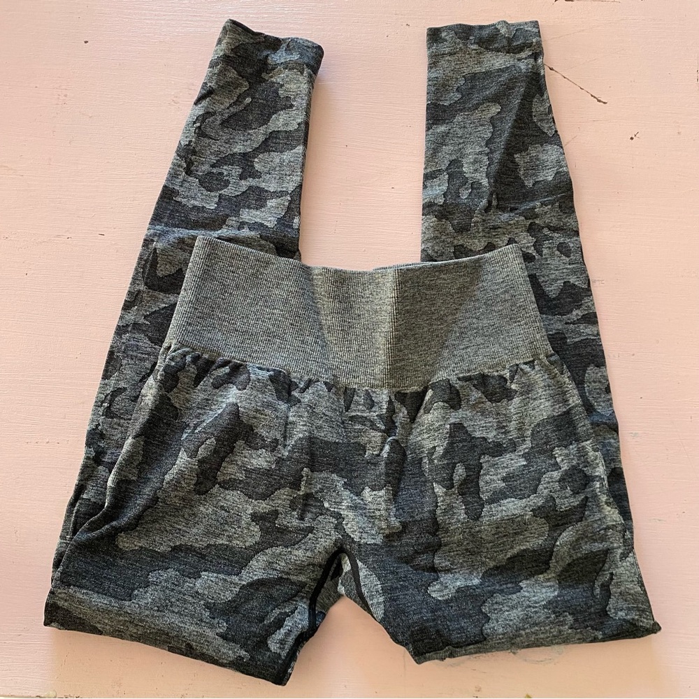Nice New Greyscale Camo Print Leggings Camouflage Full or 7/8 Length Compression